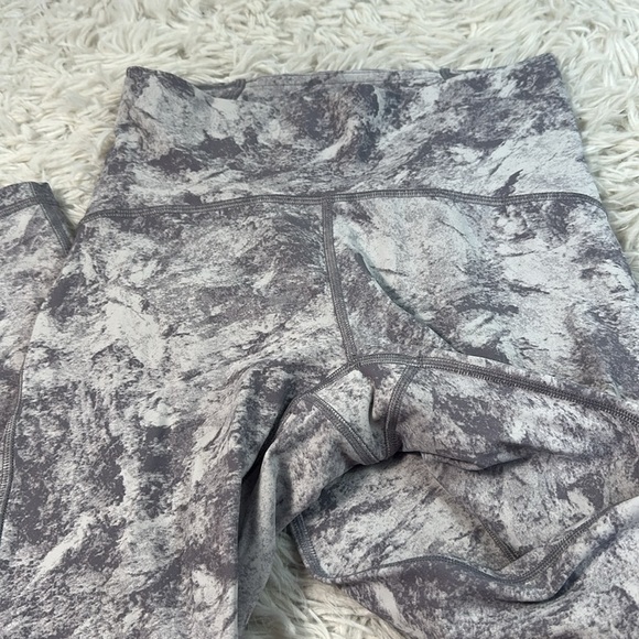 Lululemon Train Times Pant 25" - Picture 2 of 4